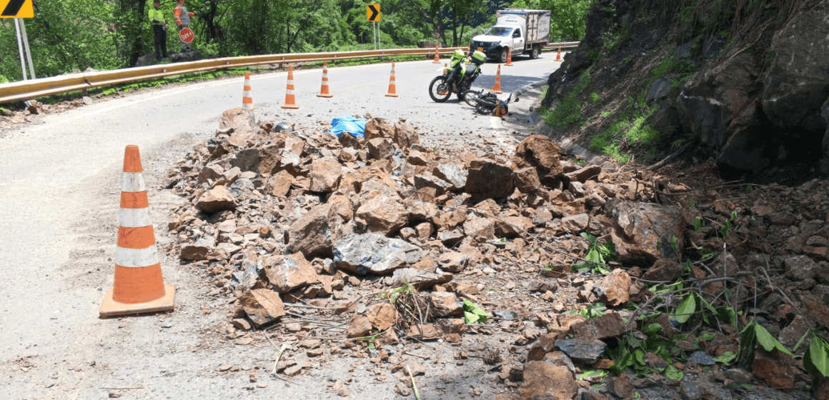Desprendimiento de rocas provoca fatal accidente en la vía Amagá – Bolombolo