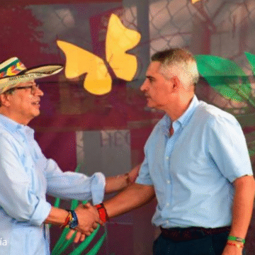 Gobernador de Antioquia acusa al presidente Petro de “engañoso”por entrega de ambulancias