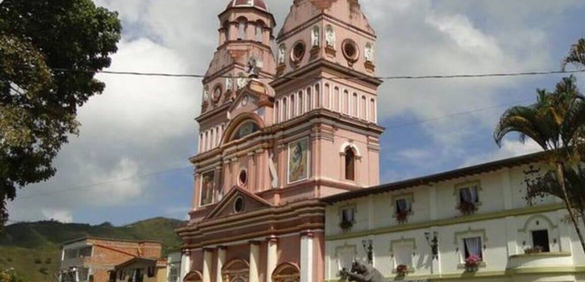 Crece violencia por enfrentamientos entre ilegales en Valdivia y Amalfi