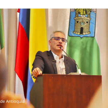 Gobernador de Antioquia propone autonomía fiscal ante Concejo de Medellín