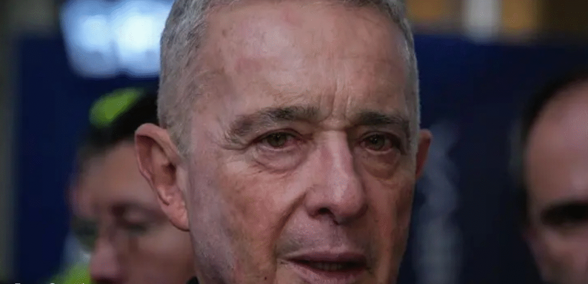 Condenan al expresidente Álvaro Uribe a 12 años de prisión domiciliaria