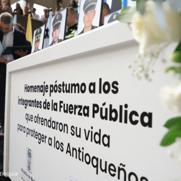 Antioquia rindió homenaje  con los familiares de los 13 policías asesinados en Amalfi