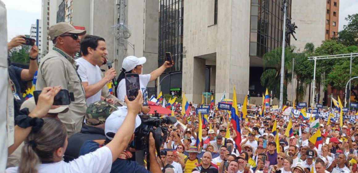 55 mil personas marcharon a favor de Uribe en Medellín