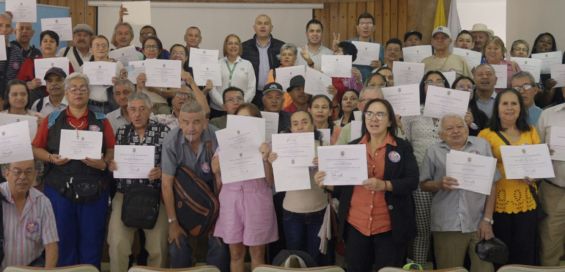 La Lotería de Medellín y el SENA certifican a 113 vendedores en formación técnica y competencias laborales