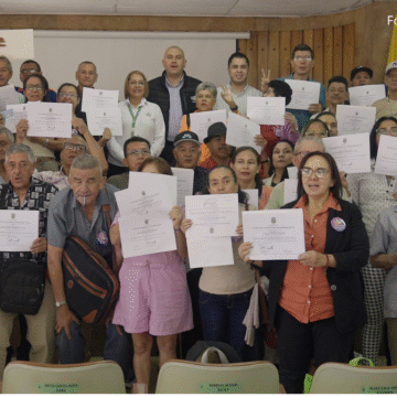 La Lotería de Medellín y el SENA certifican a 113 vendedores en formación técnica y competencias laborales