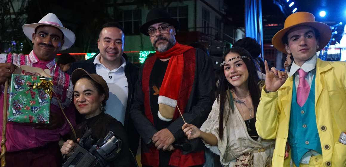 Copacabana ilumina la navidad con 480 mil luces Copacabana ilumina la navidad con 480 mil luces