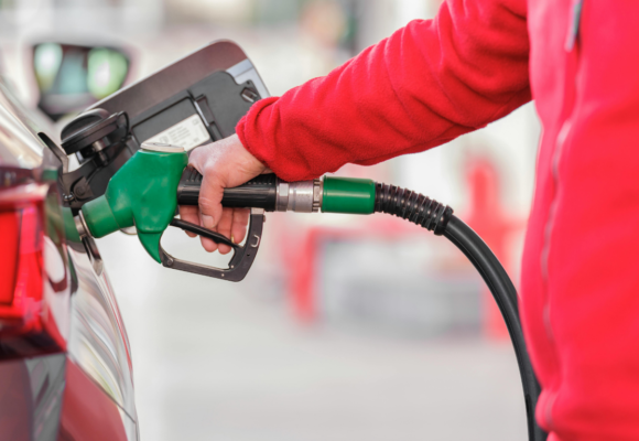 Gasolina comenzará a bajar desdel el 1 de febrero anunció presidente Petro