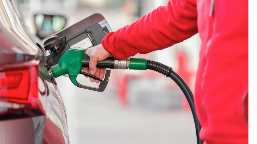 Gasolina comenzará a bajar desdel el 1 de febrero anunció presidente Petro