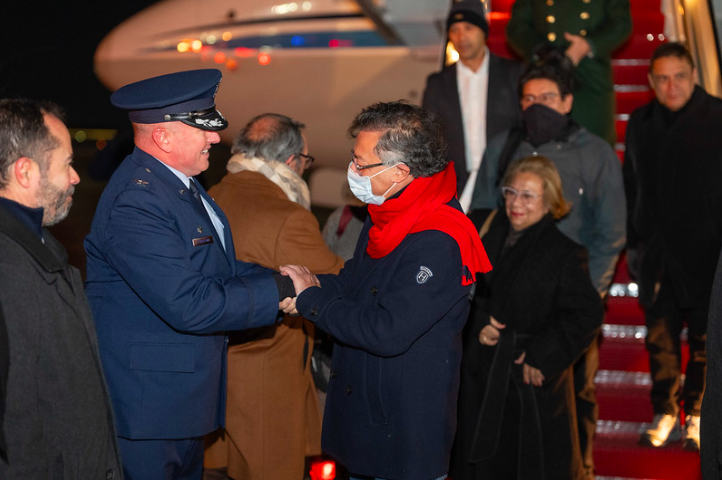 Petro llega a Washington para reunión con Trump en medio de tensiones diplomáticas