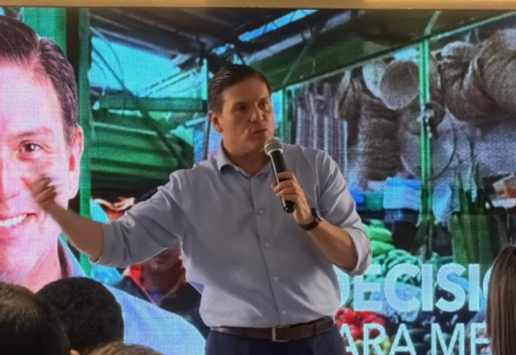 Pinzón presenta en Medellín plan para seguridad y activar la economía