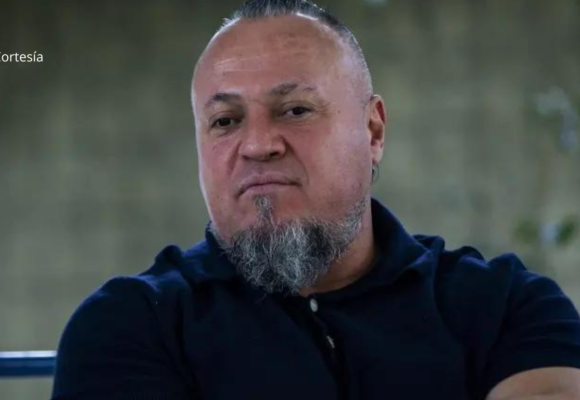 Renuncia de alias “Pesebre” reaviva críticas del alcalde de Medellín a la paz urbana