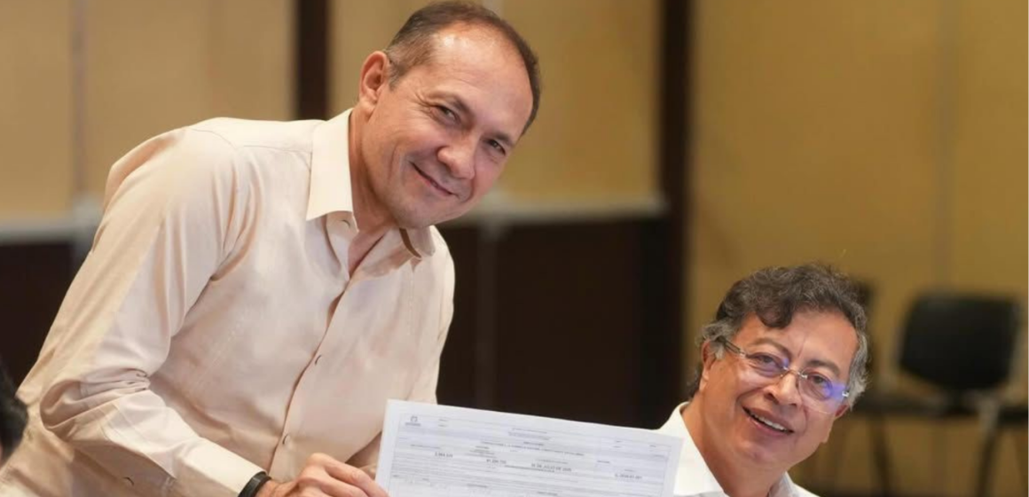 En foco (20) Petro firma inicio de recolección de firmas para convocar Asamblea Constituyente