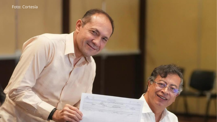 Petro firma inicio de recolección de firmas para convocar Asamblea Constituyente