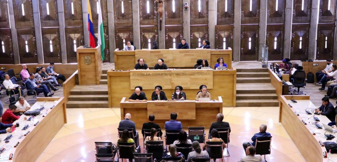 Queja disciplinaria contra diputados por declarar “persona no grata” Queja disciplinaria contra diputados por declarar “persona no grata”