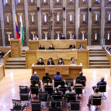 Queja disciplinaria contra diputados por declarar “persona no grata”