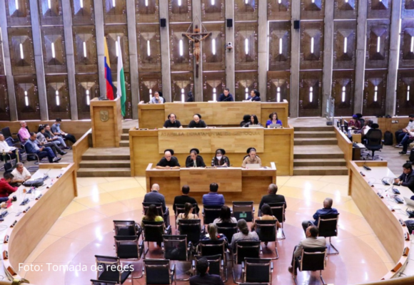 Queja disciplinaria contra diputados por declarar “persona no grata”