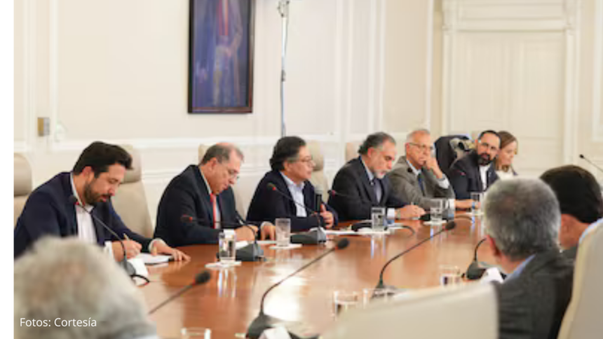 Petro ordena liquidar EPS en quiebra