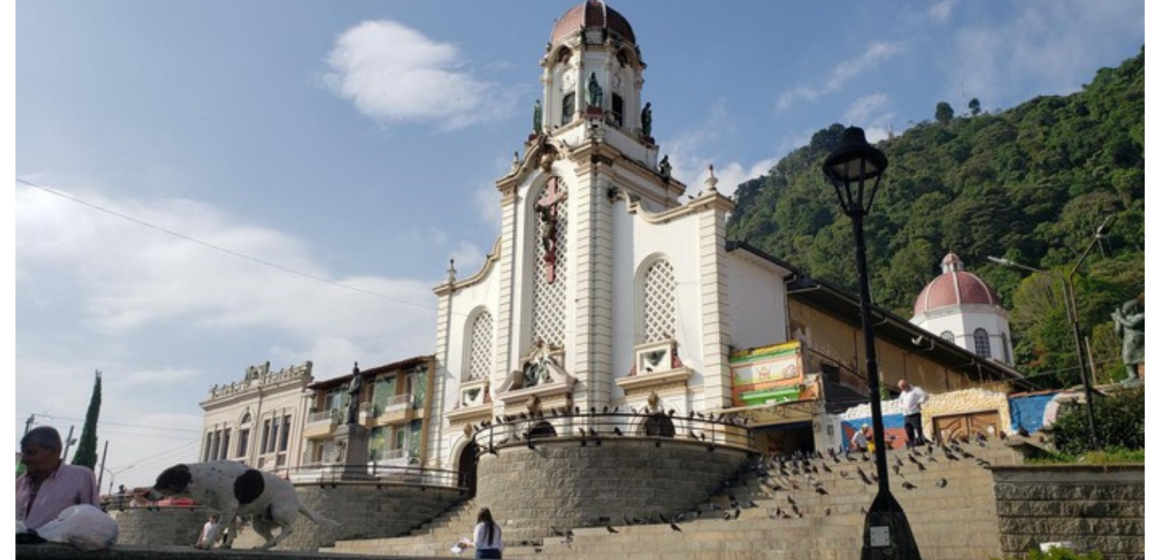 Contrato de asesoría en Fredonia supera salarios oficiales y desata críticas