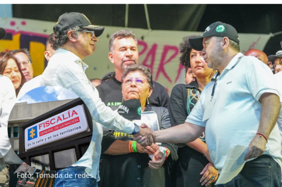 Petro ordena traslado de voceros de paz urbana tras parranda en cárcel de Itagüí