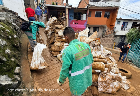 Lluvias en Medellín dejan un menor muerto y decenas de familias afectadas en Manrique