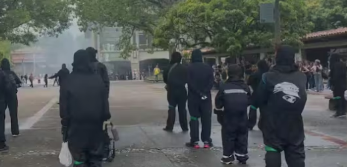 Encapuchados obligan evacuación de la UdeA y suspenden actividades