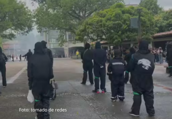 Encapuchados obligan evacuación de la UdeA y suspenden actividades
