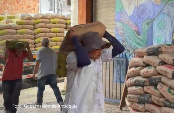 Gobernación entrega materiales para reconstruir viviendas afectadas por el terremoto