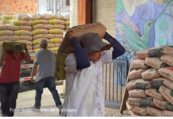 Gobernación entrega materiales para reconstruir viviendas afectadas por el terremoto