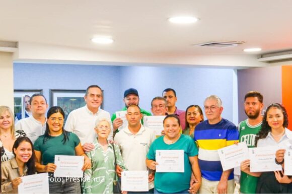 Envigado entrega más de $1.300 millones en subsidios de vivienda a 25 familias