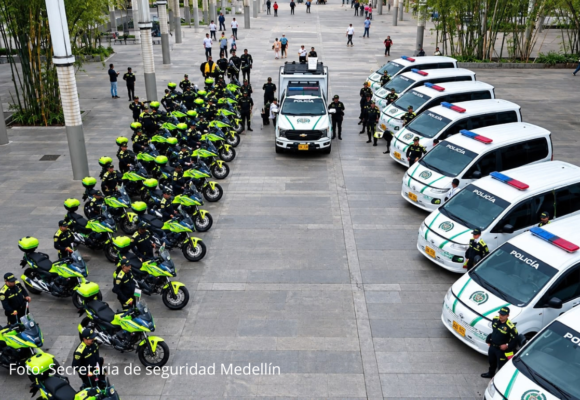 Medellín entrega 62 vehículos y equipos especializados a la Policía para reforzar la seguridad