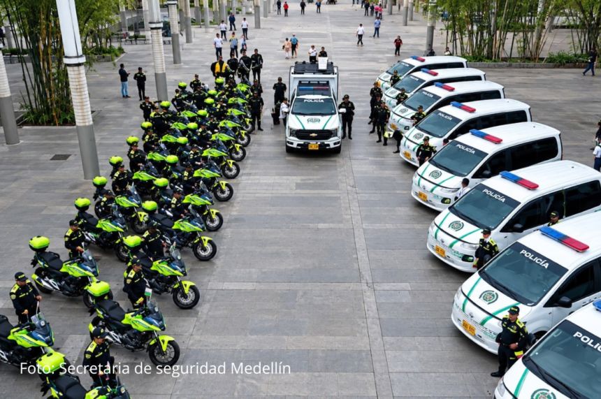 Medellín entrega 62 vehículos y equipos especializados a la Policía para reforzar la seguridad
