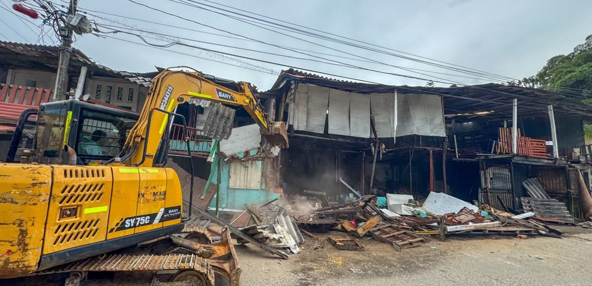 Derriban ocho inmuebles señalados por venta de drogas en Caldas, Antioquia Derriban ocho inmuebles señalados por venta de drogas en Caldas, Antioquia