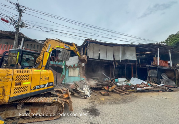 Derriban ocho inmuebles señalados por venta de drogas en Caldas, Antioquia